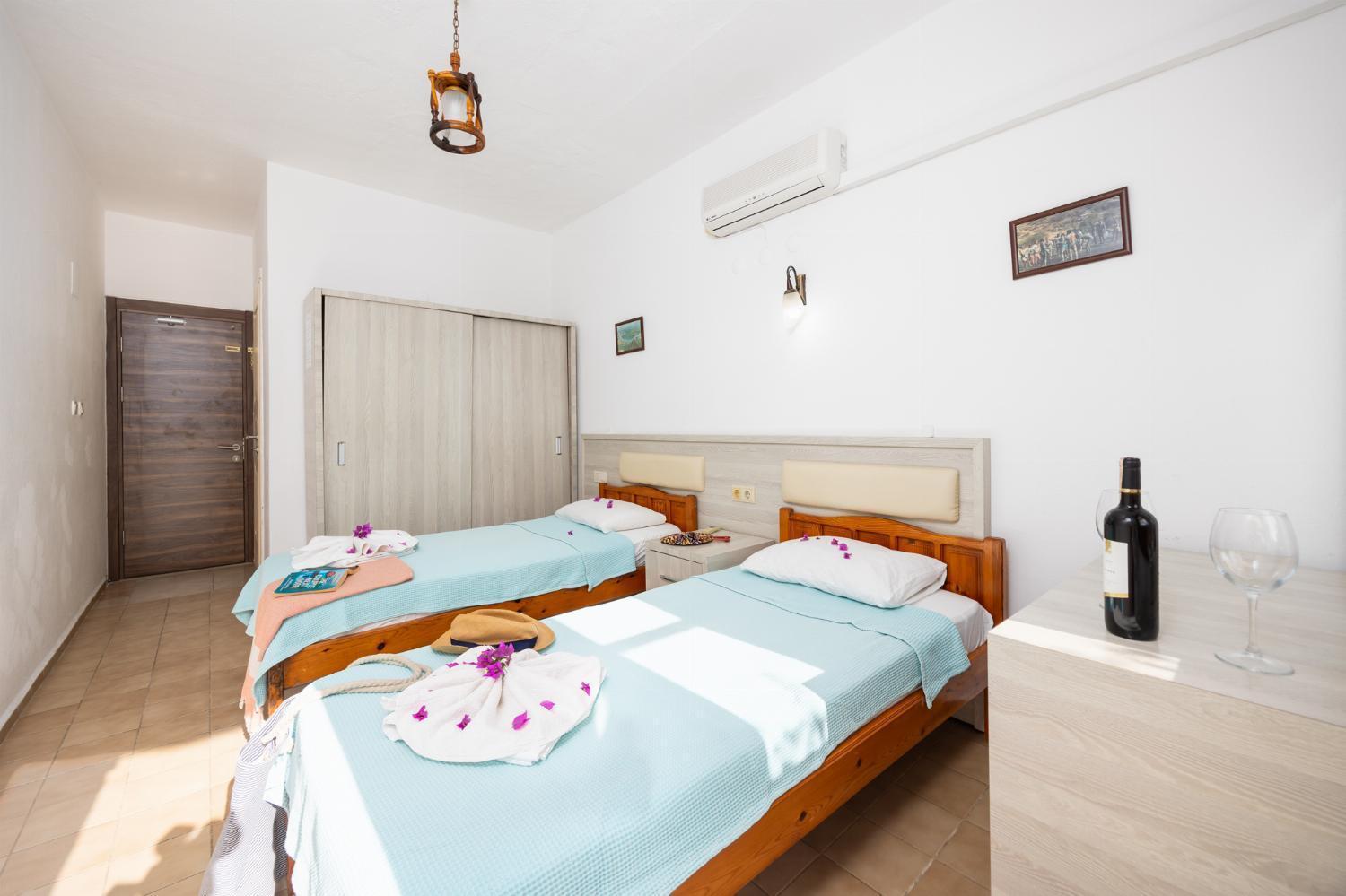 Yeni Doga Hotel Дальян Екстер'єр фото