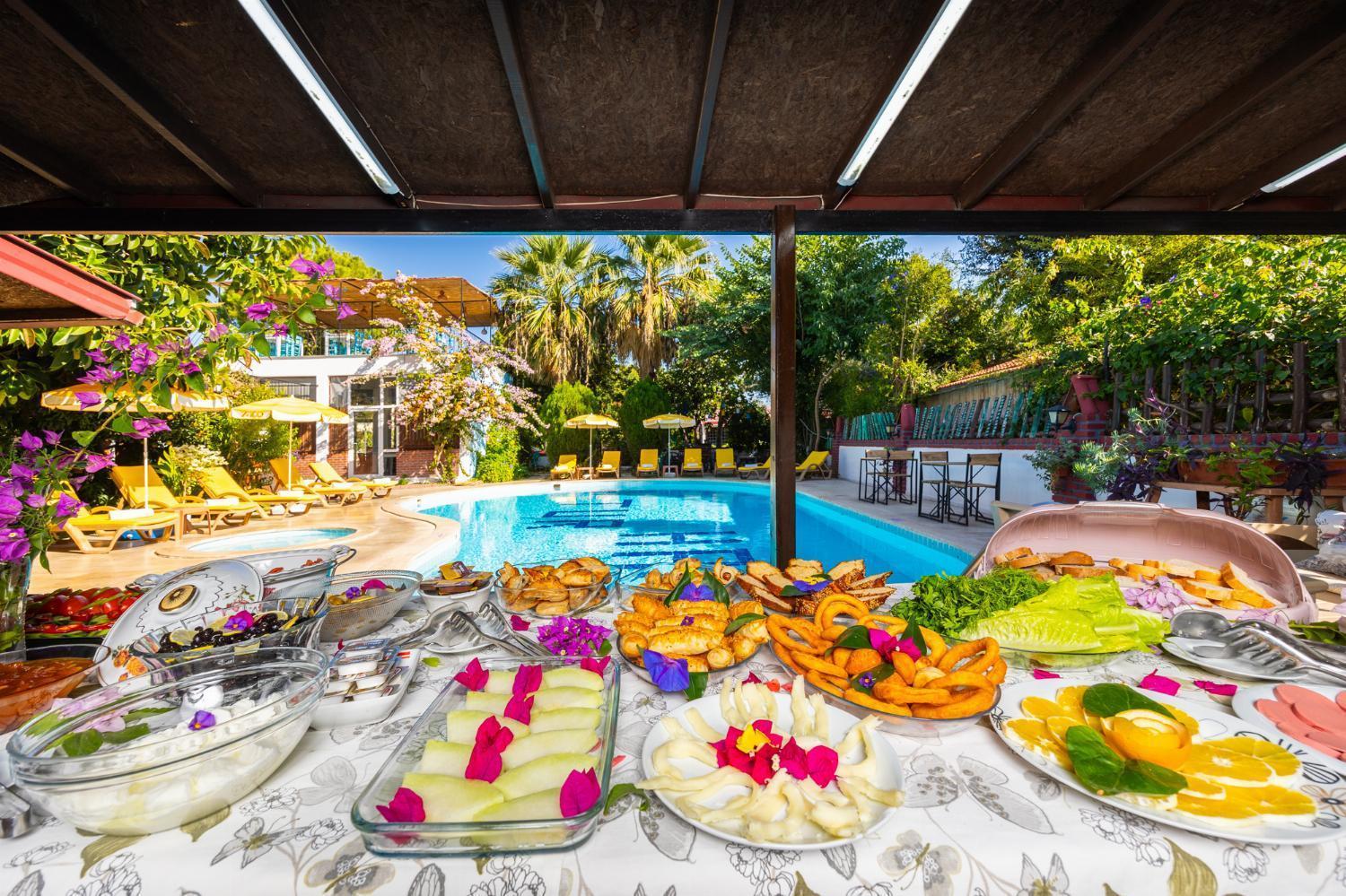 Yeni Doga Hotel Дальян Екстер'єр фото