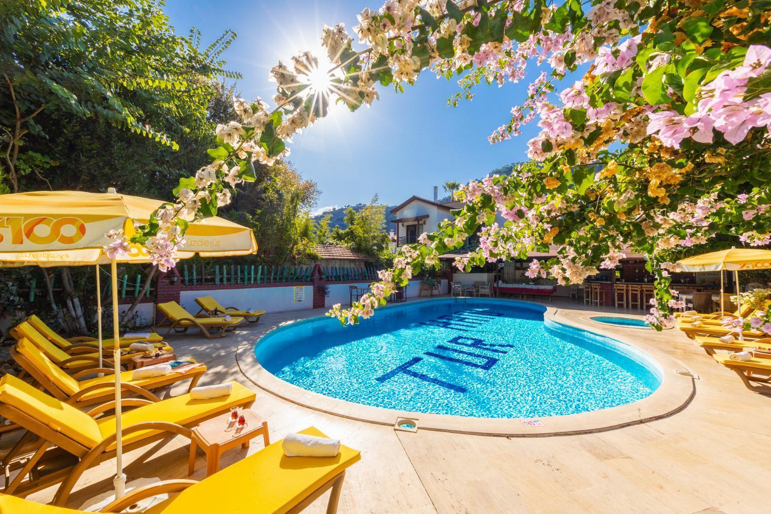 Yeni Doga Hotel Дальян Екстер'єр фото